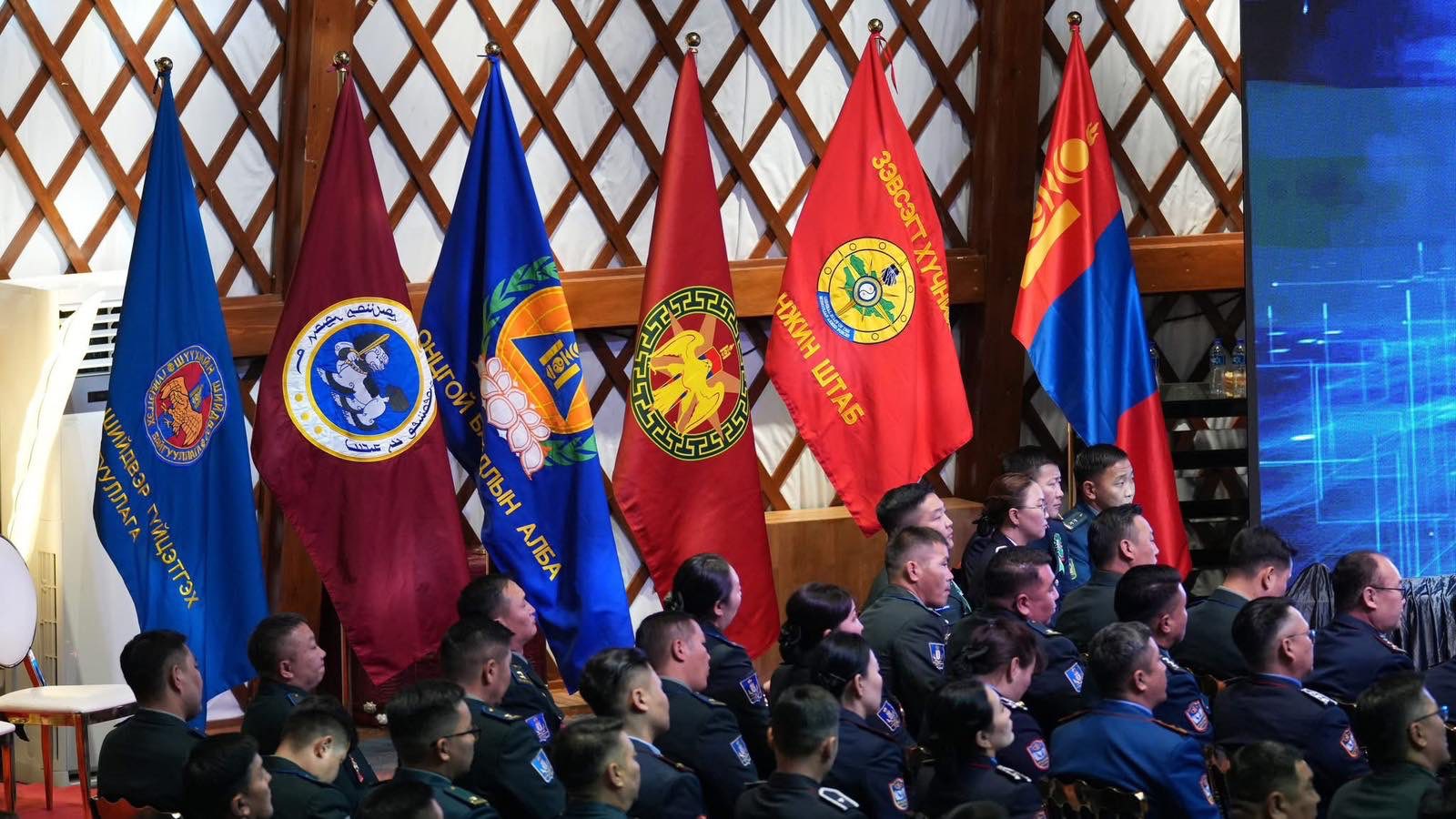 АХЛАХ ОФИЦЕРЫН ЧУУЛГА УУЛЗАЛТ ЭХЭЛЛЭЭ